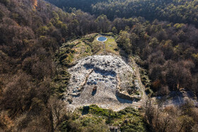 دپوی زباله در دل جنگلهای هیرکانی منطقه «چندلا»، در جاده «بهمنان» در شهر «زیراب» استان مازندران