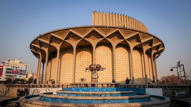 عکس ارشیوی است مشکل آب و گرمای تئاترشهر در حال پیگیری است