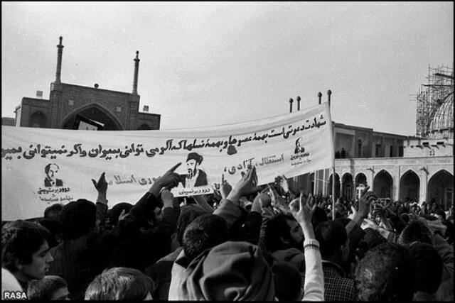 سونامی قم علیه گستاخی پهلویِ پسر