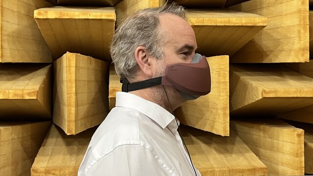 با این ماسک مخفیانه تلفنی صحبت کنید