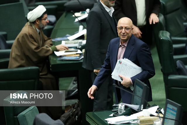 حضور وزیر کار و علوم و بررسی چالش صندوقهای بازنشستگی در مجلس