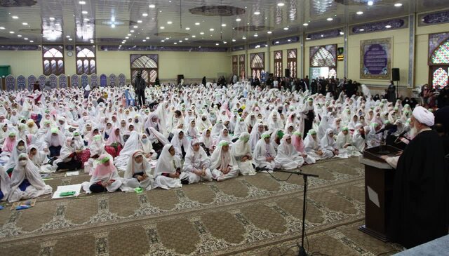 جشن تکلیف ۲۰۰۰ دانشآموز دختر کرمانشاهی