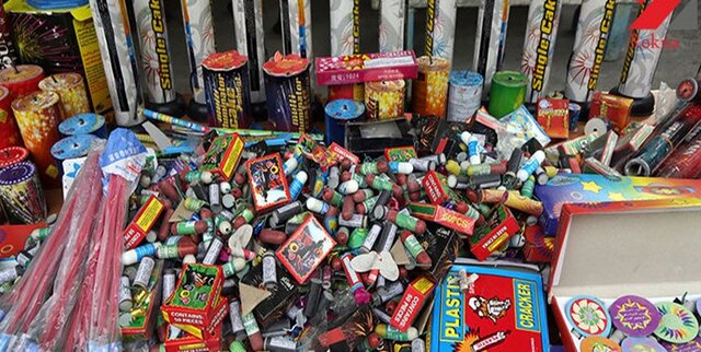 عکس تزئینی است کشف ۵۵ هزار مواد محترقه غیرمجاز از ۲ خانه در غرب تهران