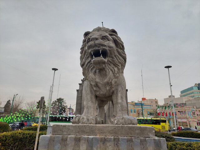 مجسمههای میدان «حر» هم دو رنگ شدند