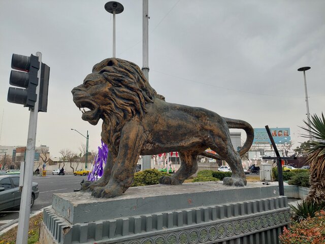 عکس خبرنگار ایسنا / نگار ذکایی مجسمههای میدان «حر» هم دو رنگ شدند