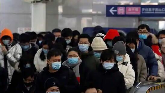 عکس: رویترز سازمان جهانی بهداشت: مسافرانِ پروازهای طولانی ماسک بزنند