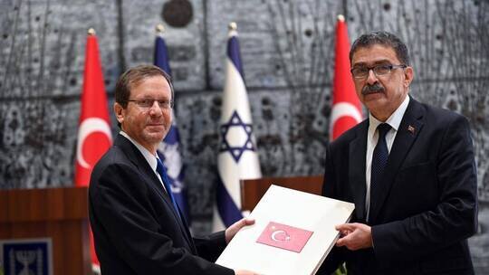رئیس اسرائیل استوارنامه سفیر ترکیه را تحویل گرفت 