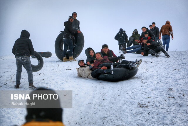 تیوب سواری اردبیلی ها بعداز بارش برف تیوب سواری اردبیلی ها بعداز بارش برف