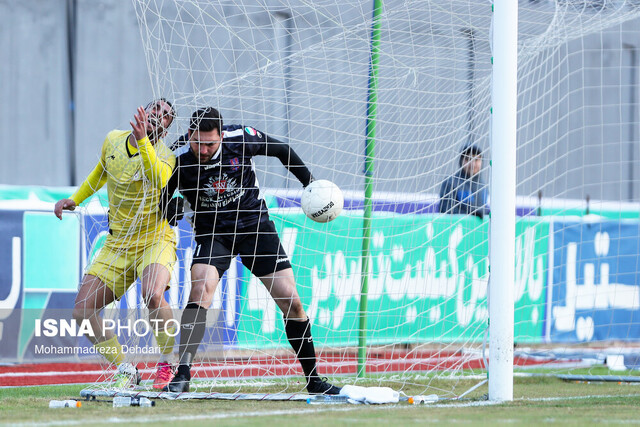 تصاویر منتخب یکشانزدهم نهایی جام حذفی فوتبال/ جنگ و صلح