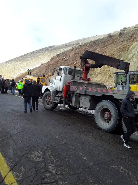 تصادف اتوبوس در تفرش با ۵ فوتی و ۱۱ مصدوم 1 پایگاه خبری ججین تصادف اتوبوس در تفرش با ۵ فوتی و ۱۱ مصدوم