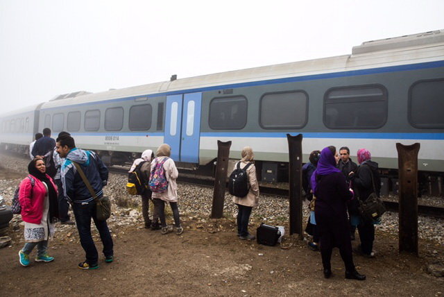 عکس تزئینی است توقف ۸ ساعت قطار قم- مشهد در سرما به دلیل نقص فنی