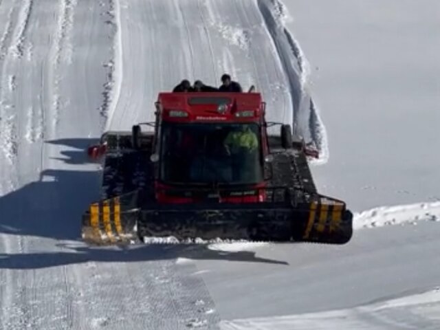 دستگاه برفکوب پیست بینالمللی "تاریکدره" همدان روشن شد
