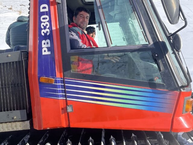 دستگاه برفکوب پیست بینالمللی "تاریکدره" همدان روشن شد