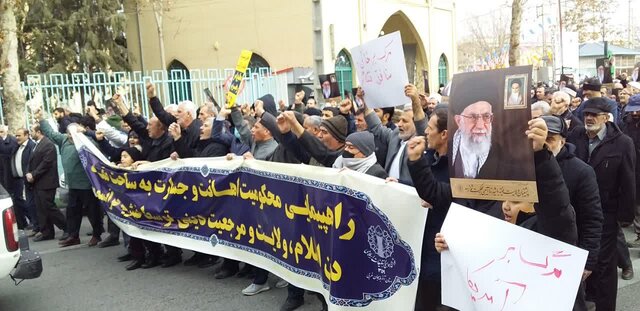 راهپیمایی مردم ارومیه در اعتراض به اقدام توهین آمیز نشریه فرانسوی برگزار شد