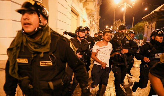 اعتراضات ضد دولتی در پرو همچنان ادامه دارند اعتراضات ضد دولتی در پرو همچنان ادامه دارند