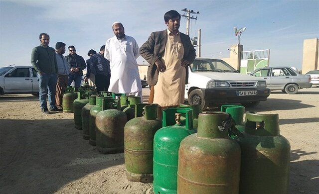 هر سیلندر گاز در چابهار 150 هزار تومان/ 
آب چندین سال جیره بندی/
چرا چابهار کارخانه آرد ندارد؟