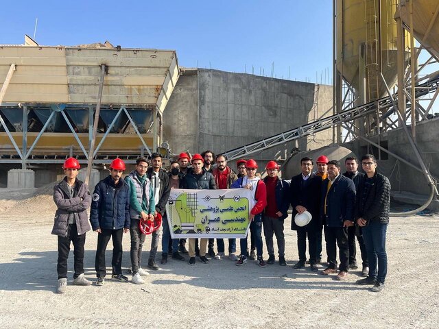 بازدید دانشجویی از کارخانه تولید بتن و قطعات پیشساخته بازدید دانشجویی از کارخانه تولید بتن و قطعات پیشساخته