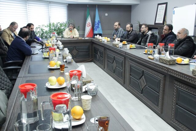 نقدها با زبان طنز قابل تحمل میشوند