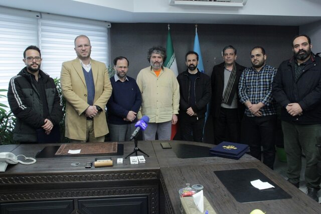 نقدها با زبان طنز قابل تحمل میشوند