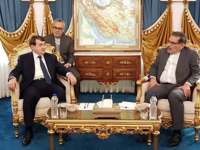 شمخانی: همکاریهای اقتصادی ایران و روسیه در مسیر توافقات راهبردی است شمخانی: همکاریهای اقتصادی ایران و روسیه در مسیر توافقات راهبردی است