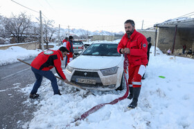 امدادرسانی به خودروهای گرفتار در برف - یزد