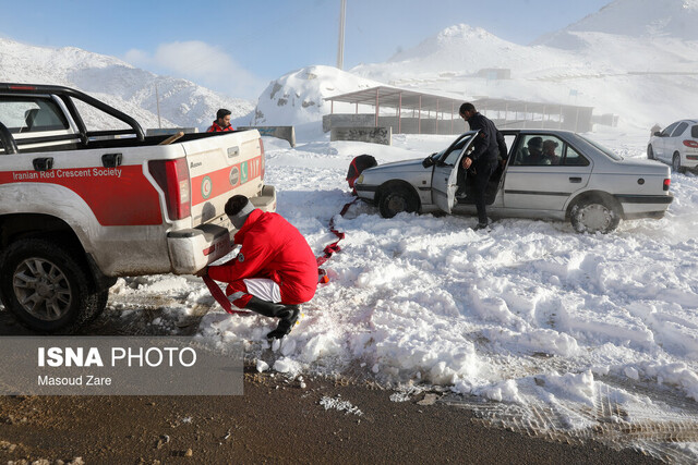 عکس تزئینی است امدادرسانی نجاتگران هلالاحمر زنجان به ۴۶۸ نفر متاثر از برف و کولاک