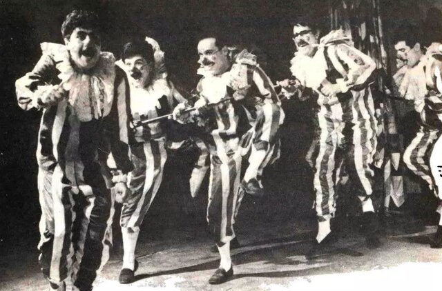 نمایشی که با اصرار رضا کیانیان و شجاعت یک مدیر اجرا شد نمایشی که با اصرار رضا کیانیان و شجاعت یک مدیر اجرا شد