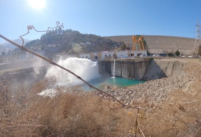 عکس تزئینی است آغاز رهاسازی آب سد کانیسیب به دریاچه ارومیه