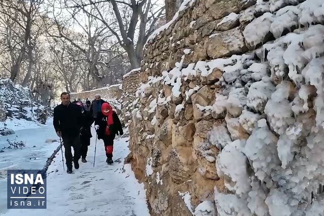ویدیو / روستای تاریخی اخلمد؛ از رشته کوههای البرز تا رودخانۀ منجمد شده ویدیو / روستای تاریخی اخلمد؛ از رشته کوههای البرز تا رودخانۀ منجمد شده