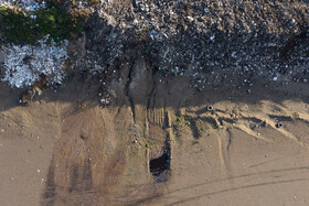 محل خروج شیرابهها از دپوی غیراصولی زباله به علت نبود تجهیزات و ادوات لندفیل (محل دفن یا دپو) زباله.