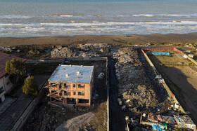 نیمهکاره بودن ساختمانهای مسکونی اطراف محل دپوی زباله محمود آباد به دلیل بوی بد حاصل از زبالهها.