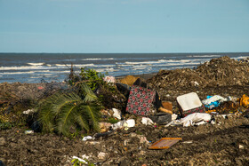 دپوی زباله محمودآباد در فاصله ٢٠ متری دریای خزر