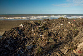 دپوی زباله محمودآباد در فاصله ٢٠ متری دریای خزر