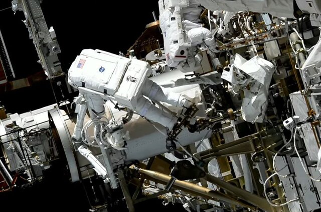 گیر افتادن فضانورد ناسا هنگام پیاده‌روی فضایی