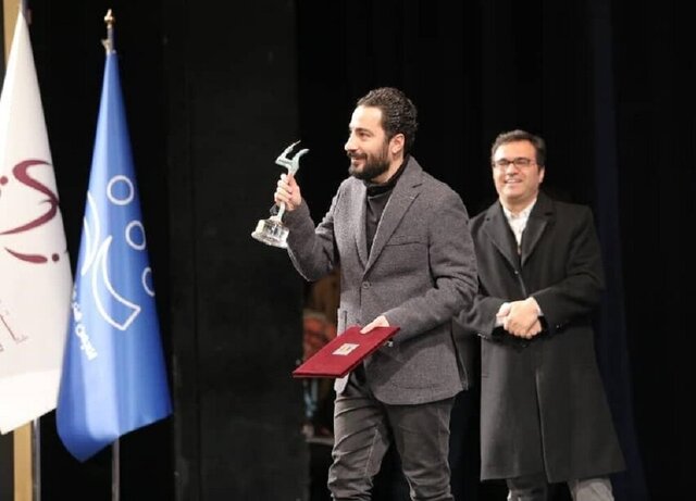 نوید محمدزاده در سی و هشتمین جشنواره تئاتر فجر نوید محمدزاده، ماجرای یک پیرزن و یک جایزه