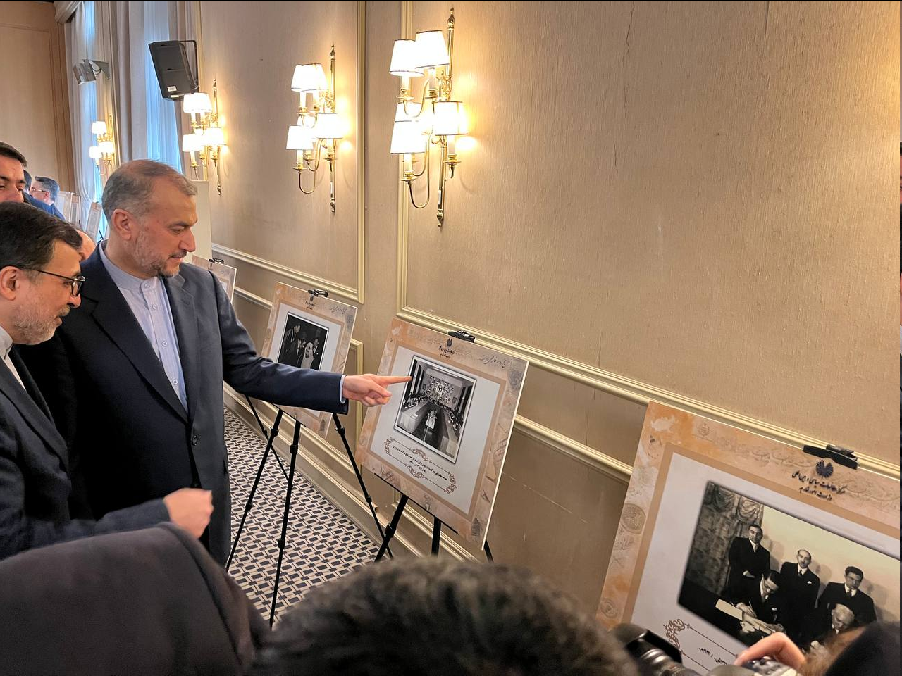 افتتاح نمایشگاه اسناد تاریخی دو سده ایران