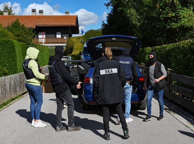 آلمان ۵ نفر را به «خیانت بزرگ» و توطئه برای جنگ داخلی متهم کرد آلمان ۵ نفر را به «خیانت بزرگ» و توطئه برای جنگ داخلی متهم کرد