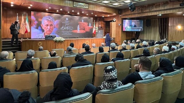 علیاشرف صادقی: خطیبی غم ایران را میخورد