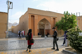 تعدادی از دانشکده‌های دانشگاه هنر اصفهان در محله‌ی جلفا قرار دارند.