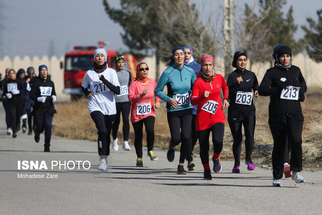 عکس آرشیوی است تیم دختران خوزستان نایبقهرمان مسابقات دوی صحرانوردی جوانان کشور شد