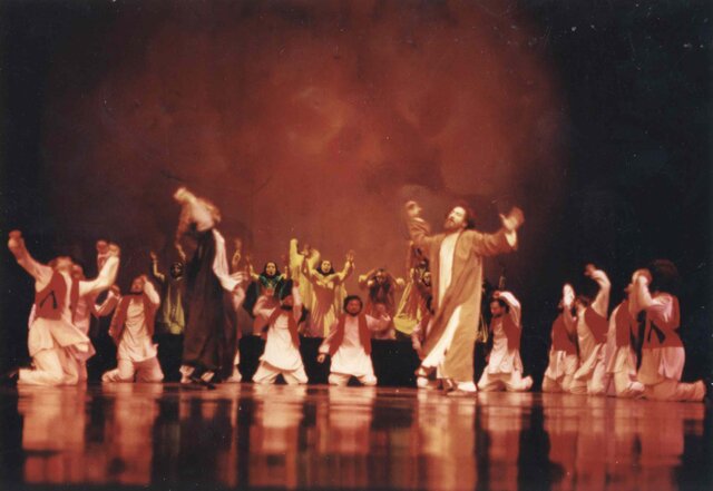 جشنی که همه برایش سر و دست شکستند! جشنی که همه برایش سر و دست شکستند!