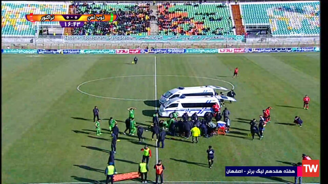 برخورد دلخراش در فولادشهر؛ انتقال بازیکن بیهوش تراکتور به بیمارستان + ویدیو