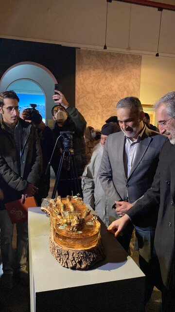 درهای نمایشگاه جشنواره فجر به روی مردم باز شد درهای نمایشگاه جشنواره فجر به روی مردم باز شد