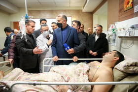 عیادت حسین امیر عبداللهیان از مجروحان حمله مسلحانه به سفارت آذربایجان در ایران