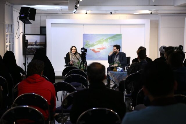 راضیه تجار : اجازه دادند بدون چادر فعالیت کنم!