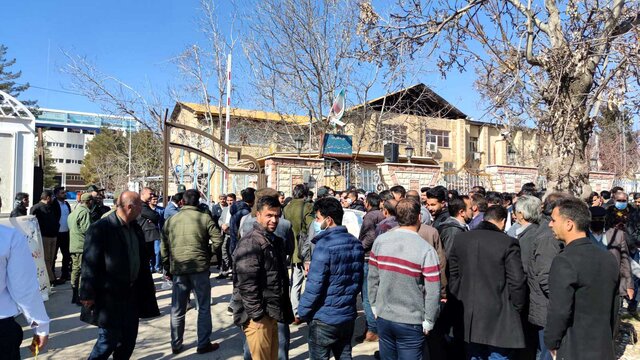 تجمع بازاریان"جمعه بازار یاسوج" جلوی استانداری کهگیلویه و بویراحمد تجمع بازاریان"جمعه بازار یاسوج" جلوی استانداری کهگیلویه و بویراحمد