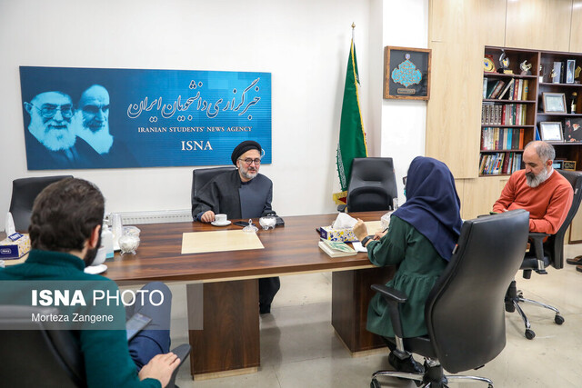 سیاستمداری که رُماننویس شد! / مسائل روحانیت به روایت ابطحی