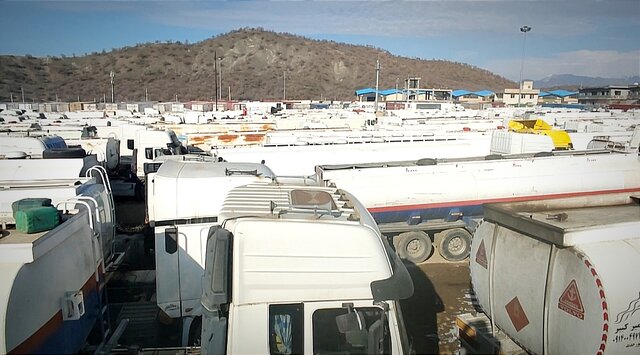 سرگردانی 154 تانکر سوخت در مرز باشماق /بحران در کمین تانکرهای حامل سوخت است