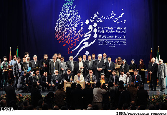 شعرخوانی احمدینژاد و خداحافظی علی معلم از شاعری