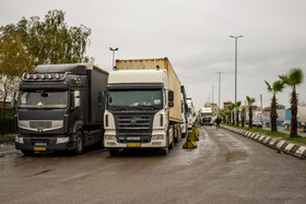 ترافیک کامیون‌های صادراتی در خیابان‌های شهرستان مرزی بندر آستارا